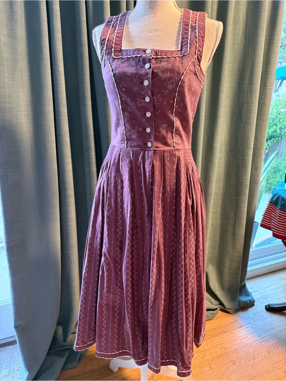 Sleeveless Mauve Pink Button-Front Midi Dress with Gathered Skirt